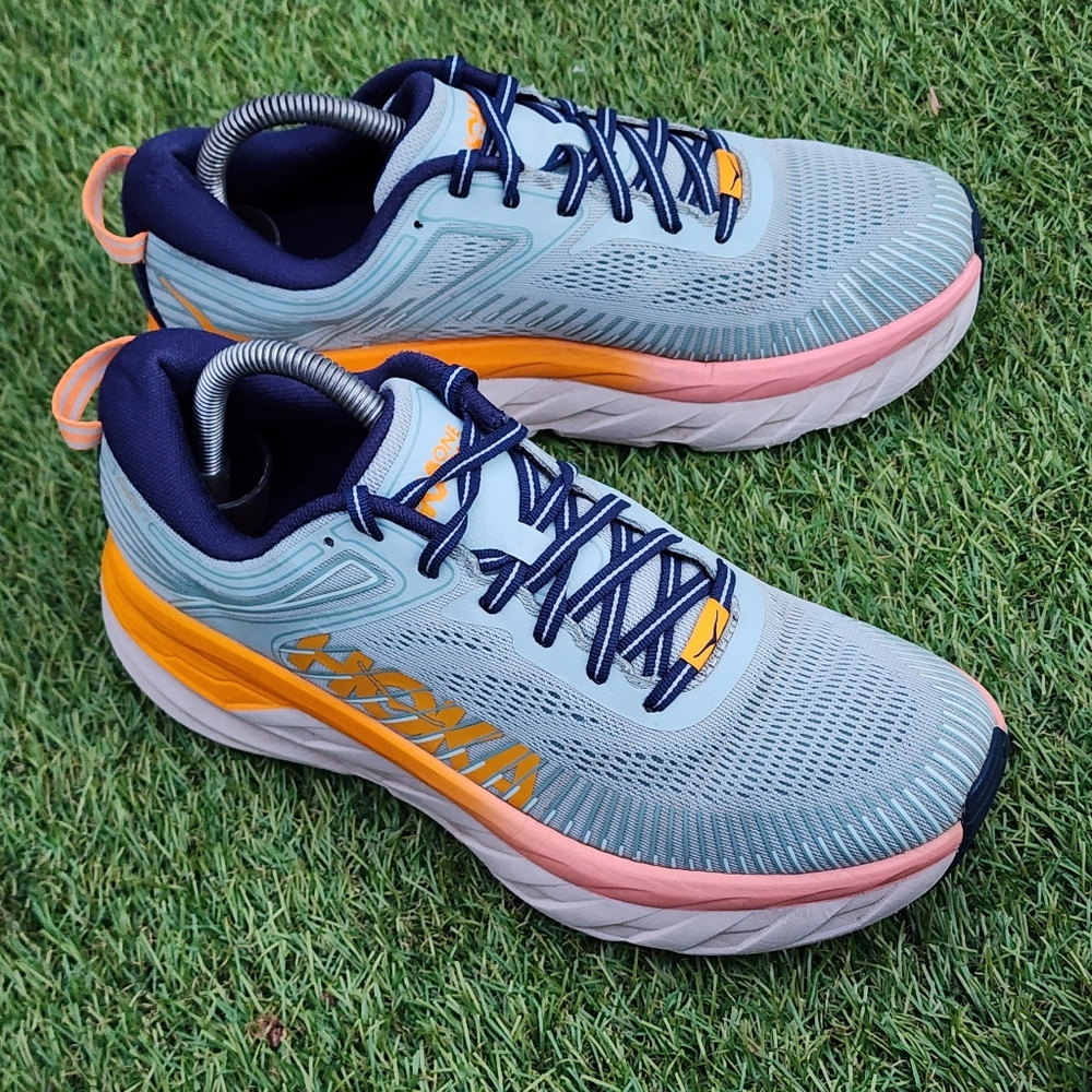 HOKA BONDI 7 - Womens Athletic Shoes - SIZE 9